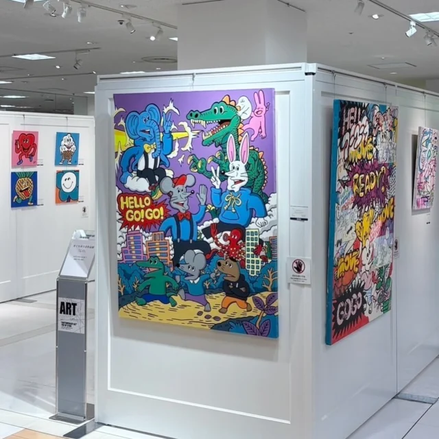 【お知らせ】📢
本日、8月13日(水) ～ 8月19日(火) [最終日午後5時終了]まで、伊勢丹浦和店 6階 ザ・ステージ#6アートにて、きくちゆうき作品展「GO」が開催されます🙌
カラフルでポップで、ユーモア溢れる世界観をぜひお楽しみください！