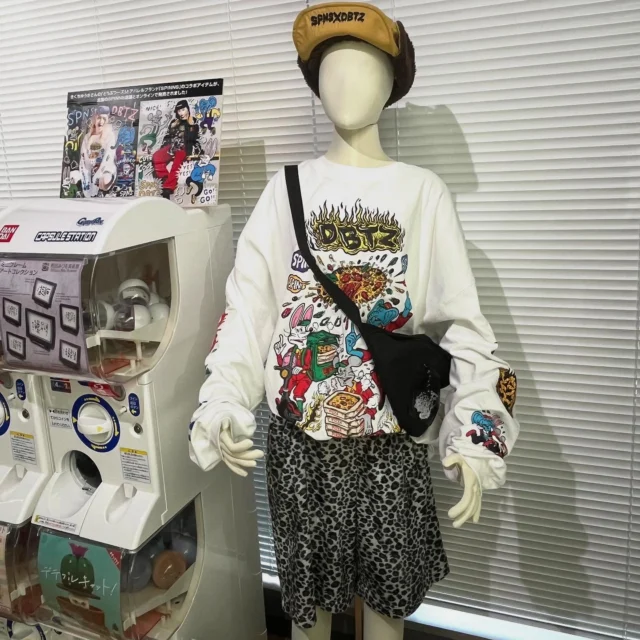 SPINNS×どうぶつーズのコラボアイテム、社内に飾っているマネキンちゃんのお着替えをしました✨黒のロンTもカッコ可愛いです😍

#spinns #どうぶつーズ