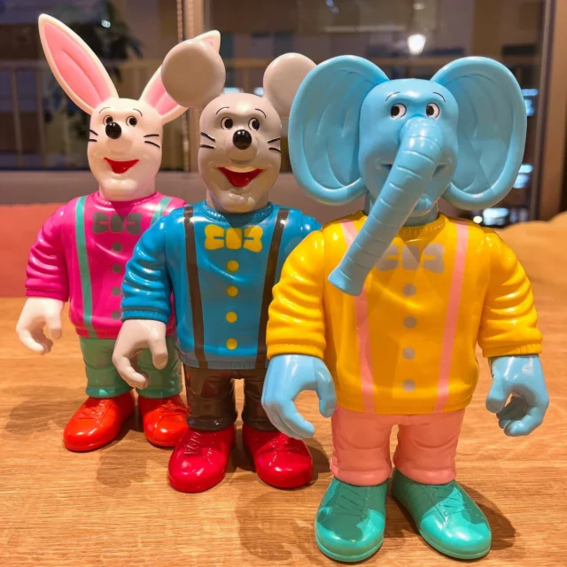きくち先生からどうぶつーズのソフビをお借りしてきました🐇🐀🐘新カラーとても良いです！